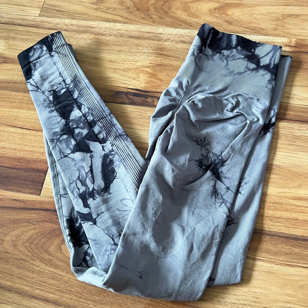 Tye Dye Scrunch Butt Leggings